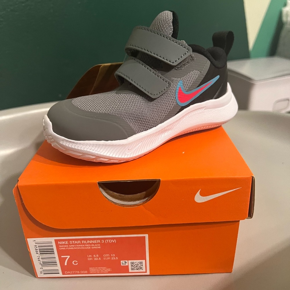 KIDS' TODDLER NIKE STAR RUNNER 3 HOOK-AND-LOOP RUNNING SHOES. SIZE 7C